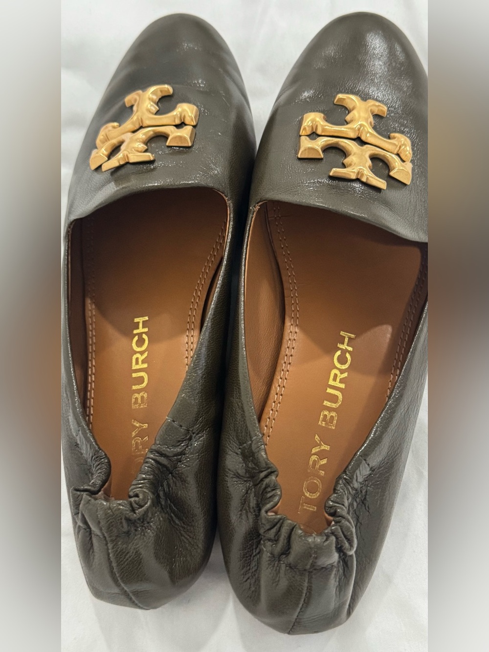 Tory Burch olive Leather Loafers with Gold Logo - Picture 6 of 10